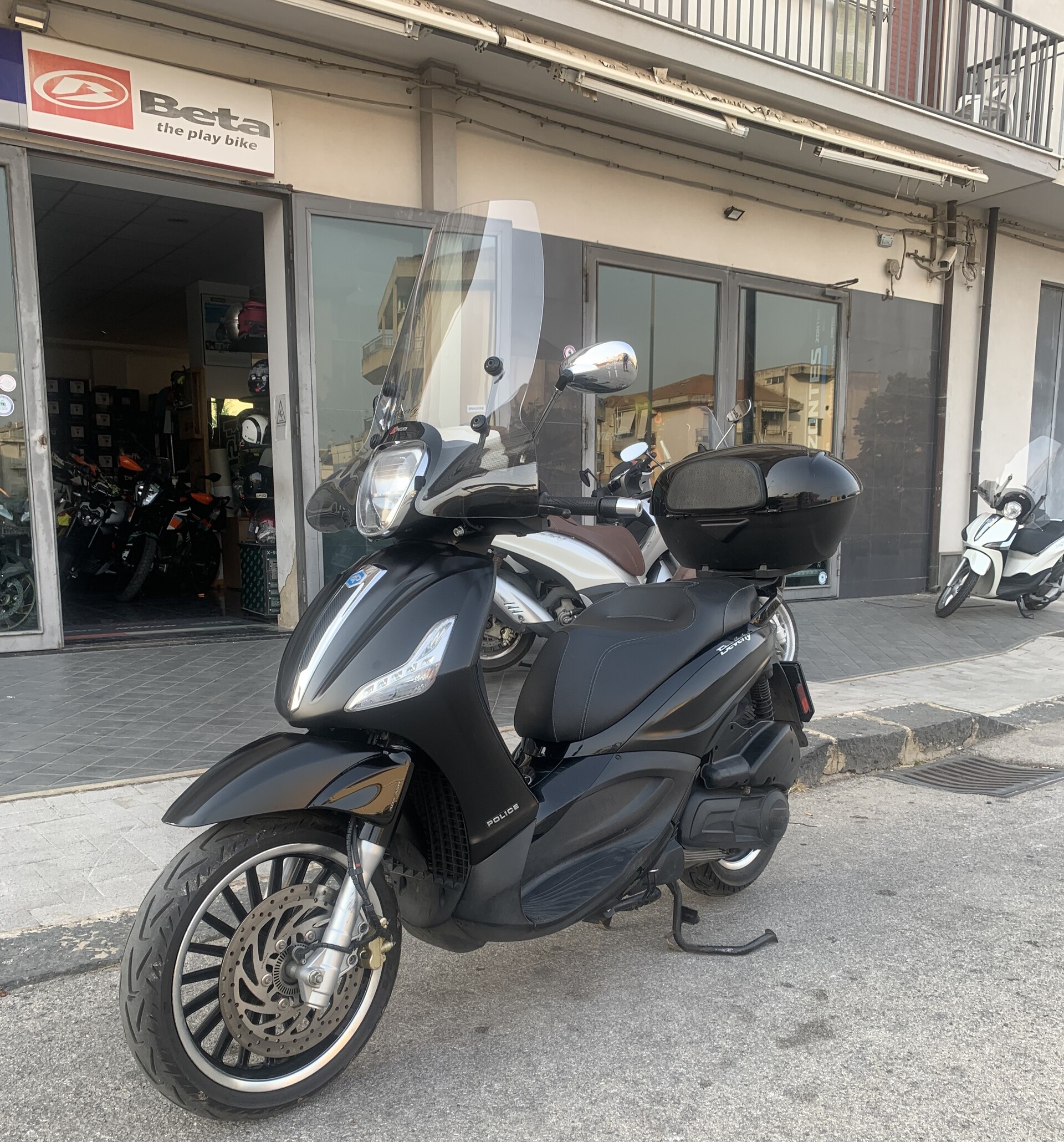 Piaggio Beverly Deep Black police