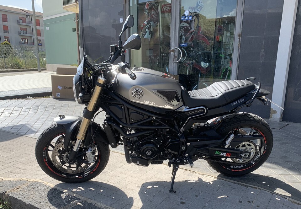 Benelli Leoncino 800