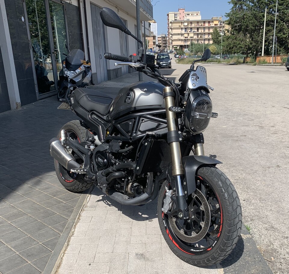 Benelli Leoncino 800