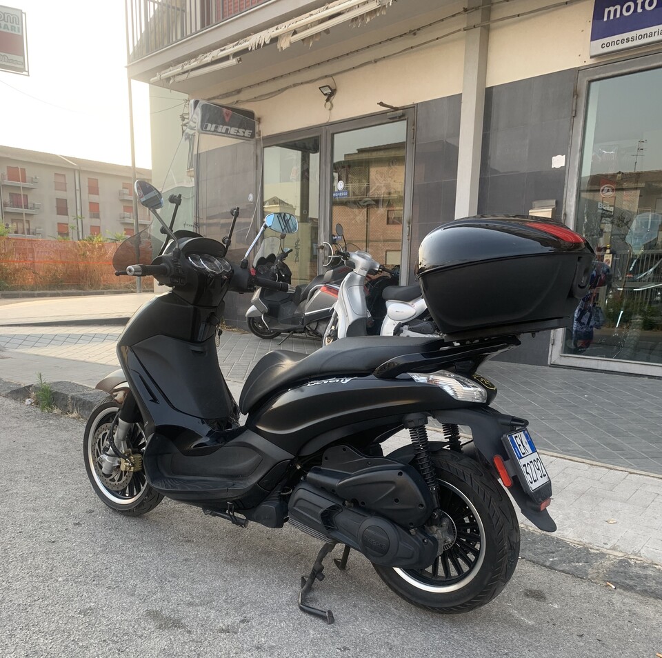 Piaggio Beverly Deep Black police