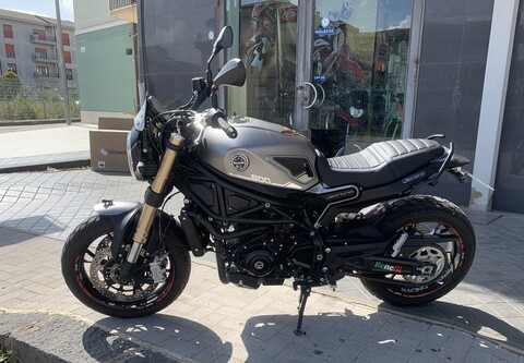 Benelli Leoncino 800