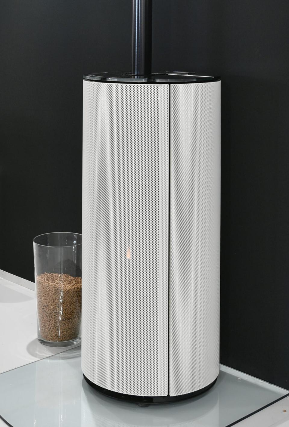 Stufa a pellet ventilata 11 kW stile contemporaneo UNGARO TONDA PLUS PIXEL