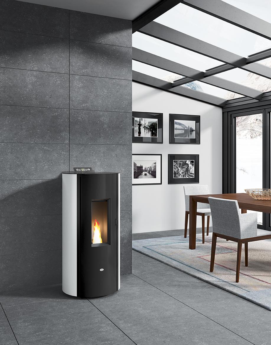 Stufa pellet ventilata 9 kW ermetica EVACALOR MANOLA