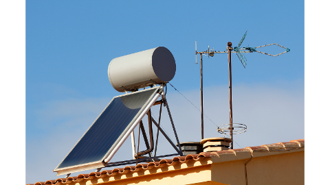 Pannello solare con sistema di accumulo integrato