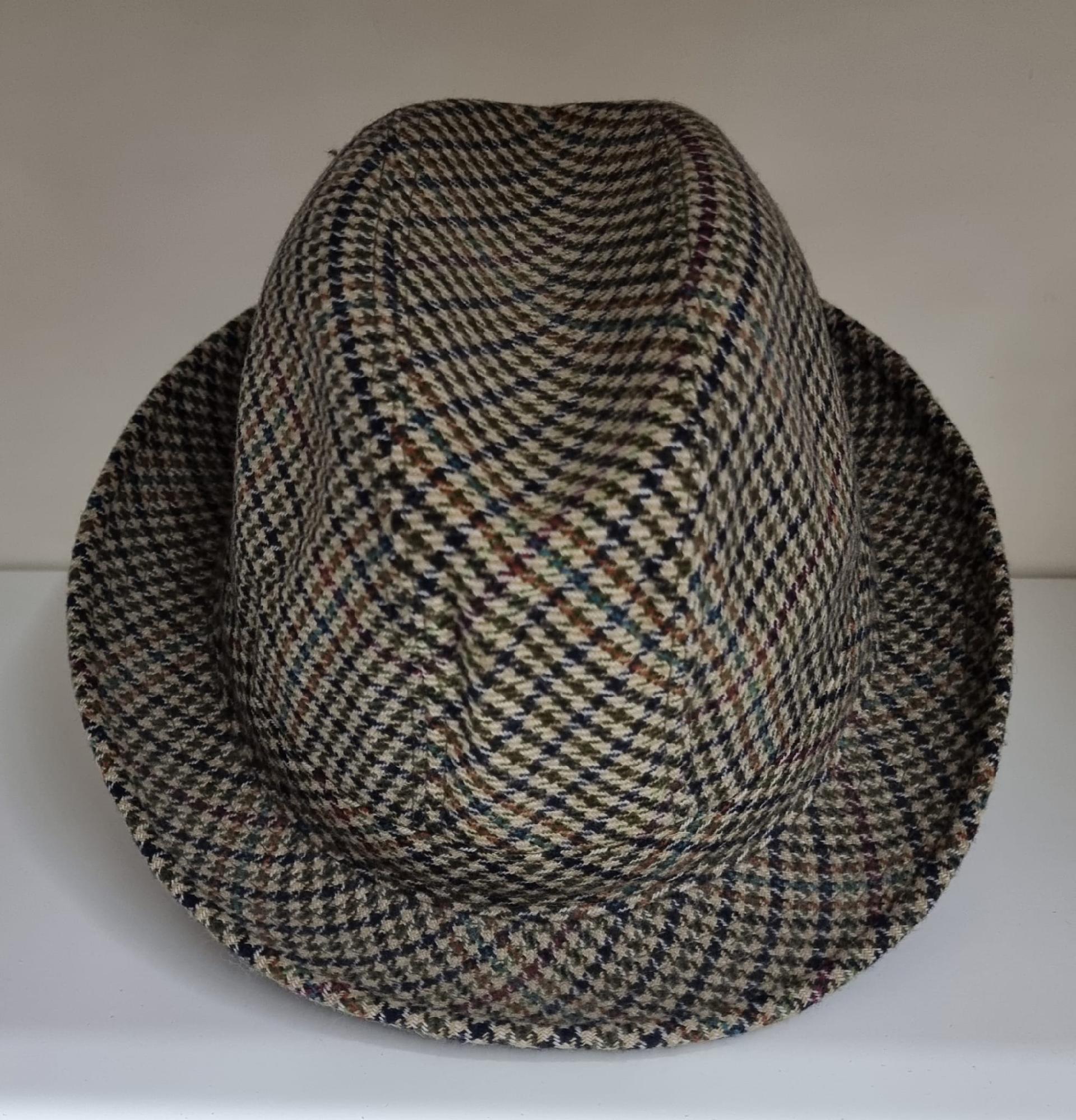 CAPPELLO FALDA STRETTA Made in Italy