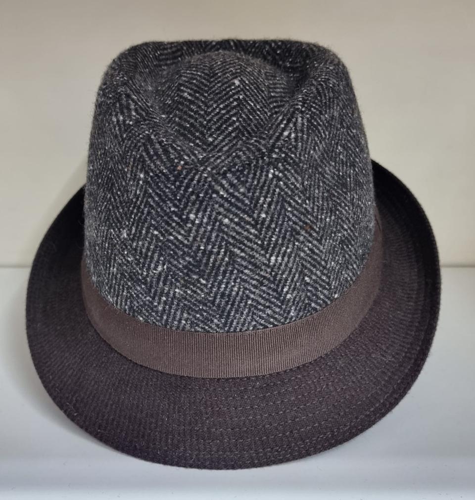 CAPPELLO FALDA STRETTA Made in Italy