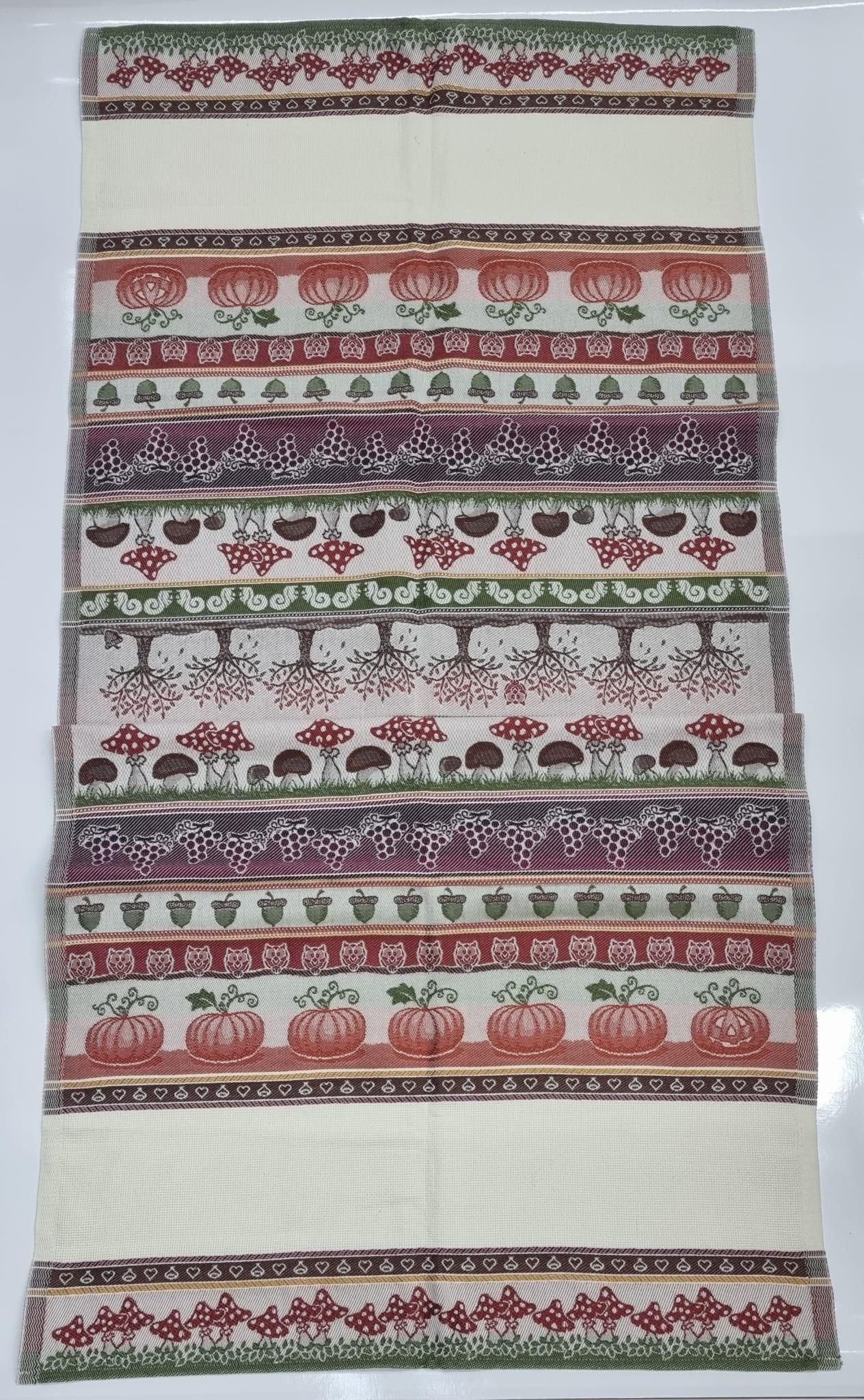 Runner con striscia in tela aida per ricamo punto croce.
Mis: cm 60x150 Tessitura Artistica Chierese Runner