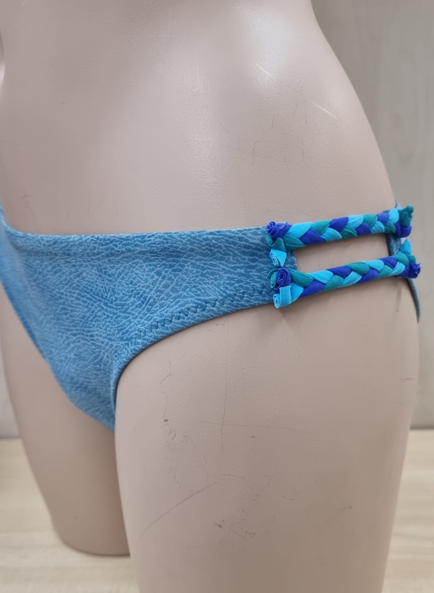 3  Desideri Font Pinkiss Bikini Ferretto