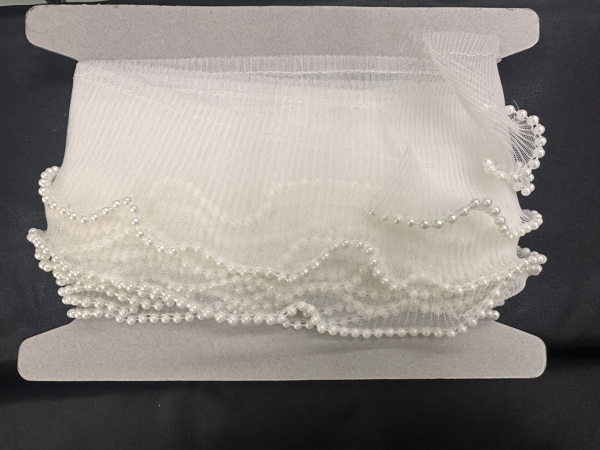 Passamaneria in tulle con perline sul bordo Daddario passamaneria in tulle