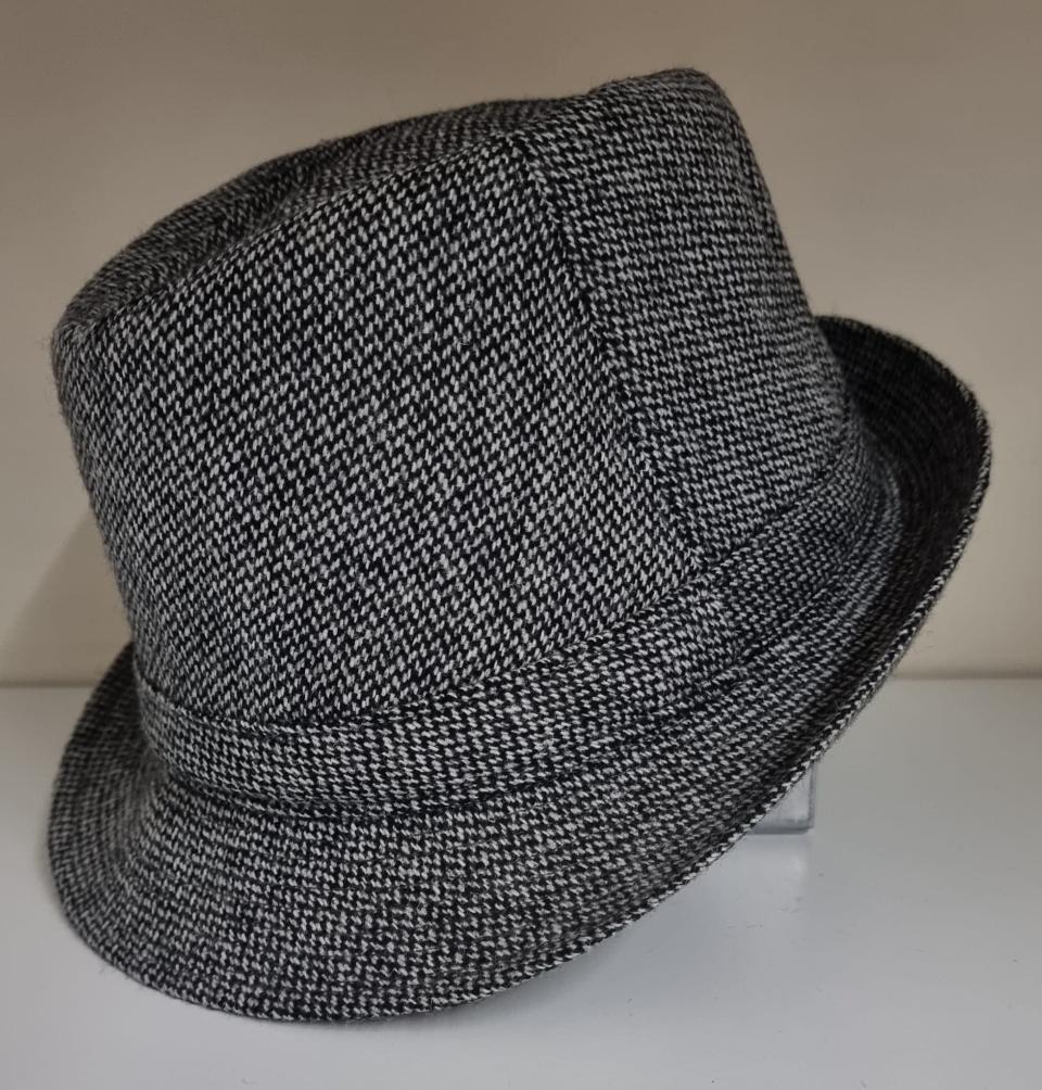 CAPPELLO FALDA STRETTA Made in Italy