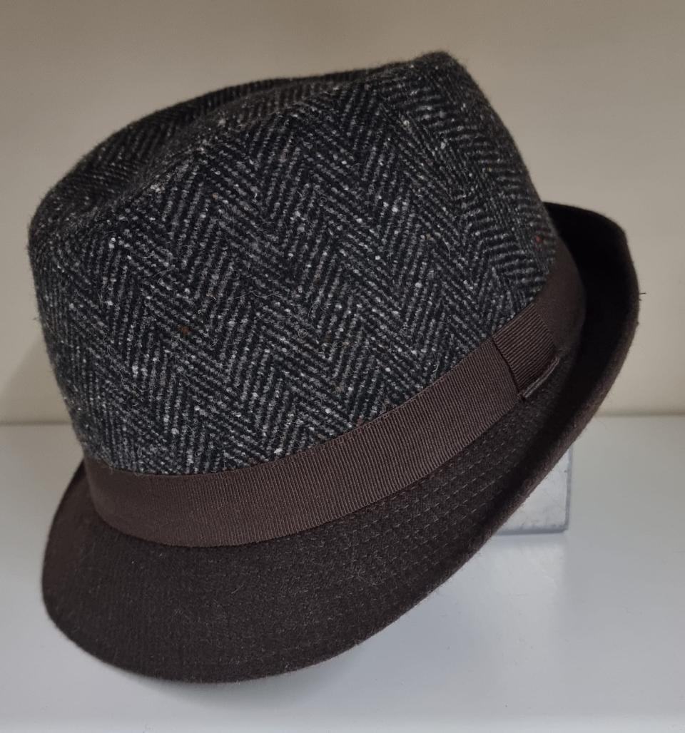 CAPPELLO FALDA STRETTA Made in Italy