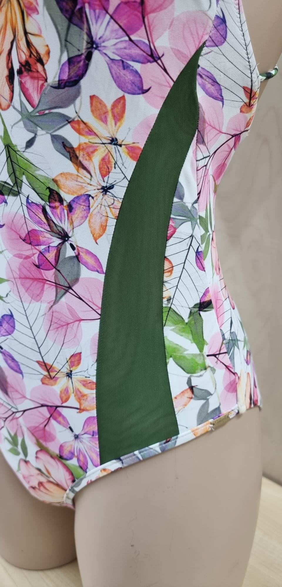 DELICATE FLOWERS OP Triumph Intero Fashion