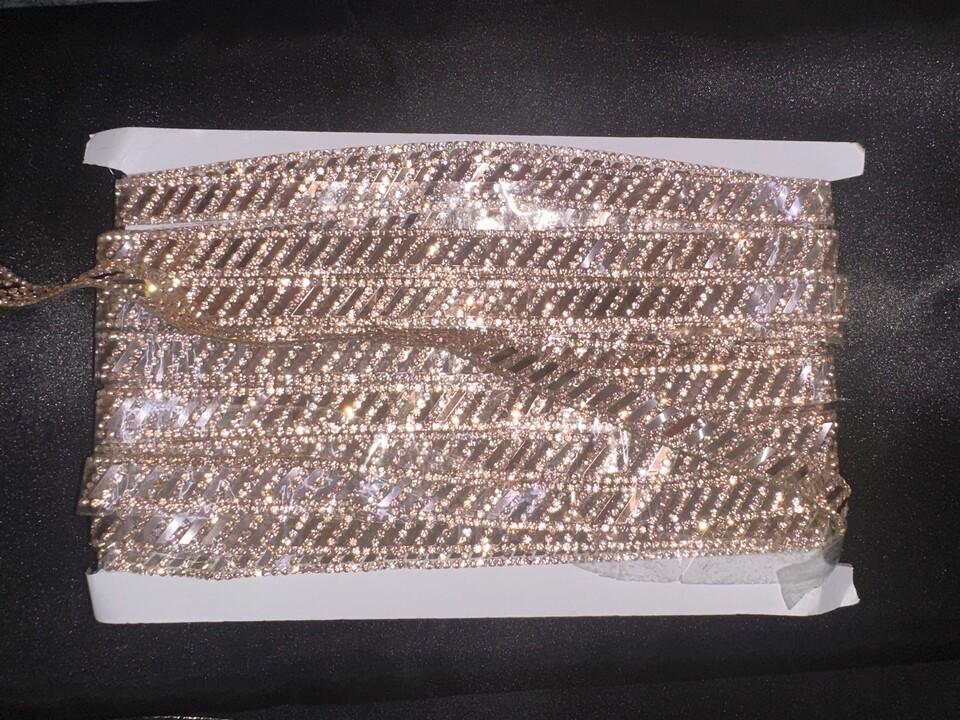 Passamaneria termoadesiva con strass Daddario Passamaneria termoadesiva
