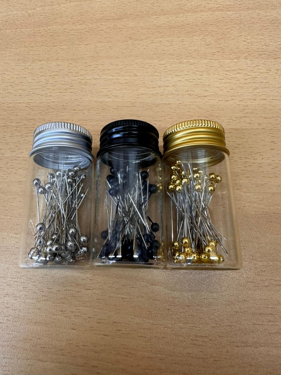 Spilli con testina color nera/argento/oro Marbet spilli