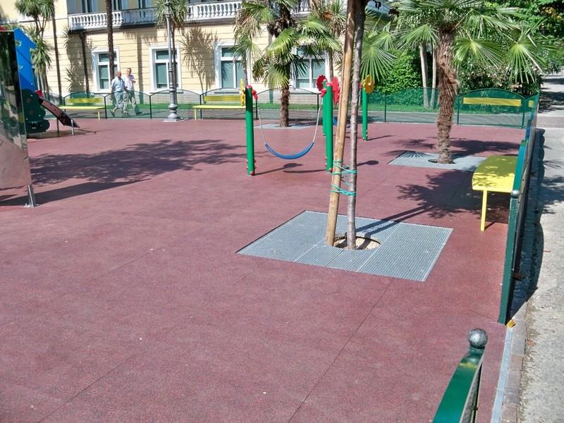 Pavimentazione in Gomma antitrauma Parchi Gioco