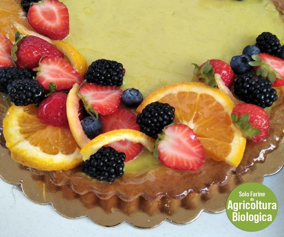 Crostata intera con crema pasticcera e frutta fresca di stagione La Casetta Verde peso torta 1200 gr. .ca
