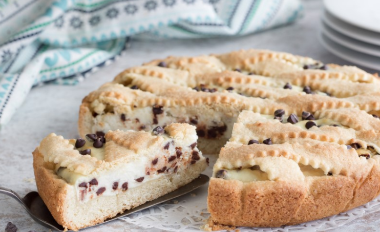Crostata intera con crema di ricotta e gocce di cioccolato fondente La Casetta Verde Torta da .ca 1300 gr.