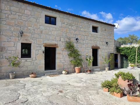 Villa in Vendita a Noto (Siracusa)