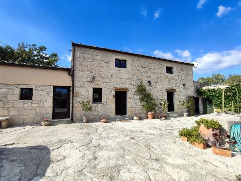 Villa in Vendita a Noto (Siracusa)