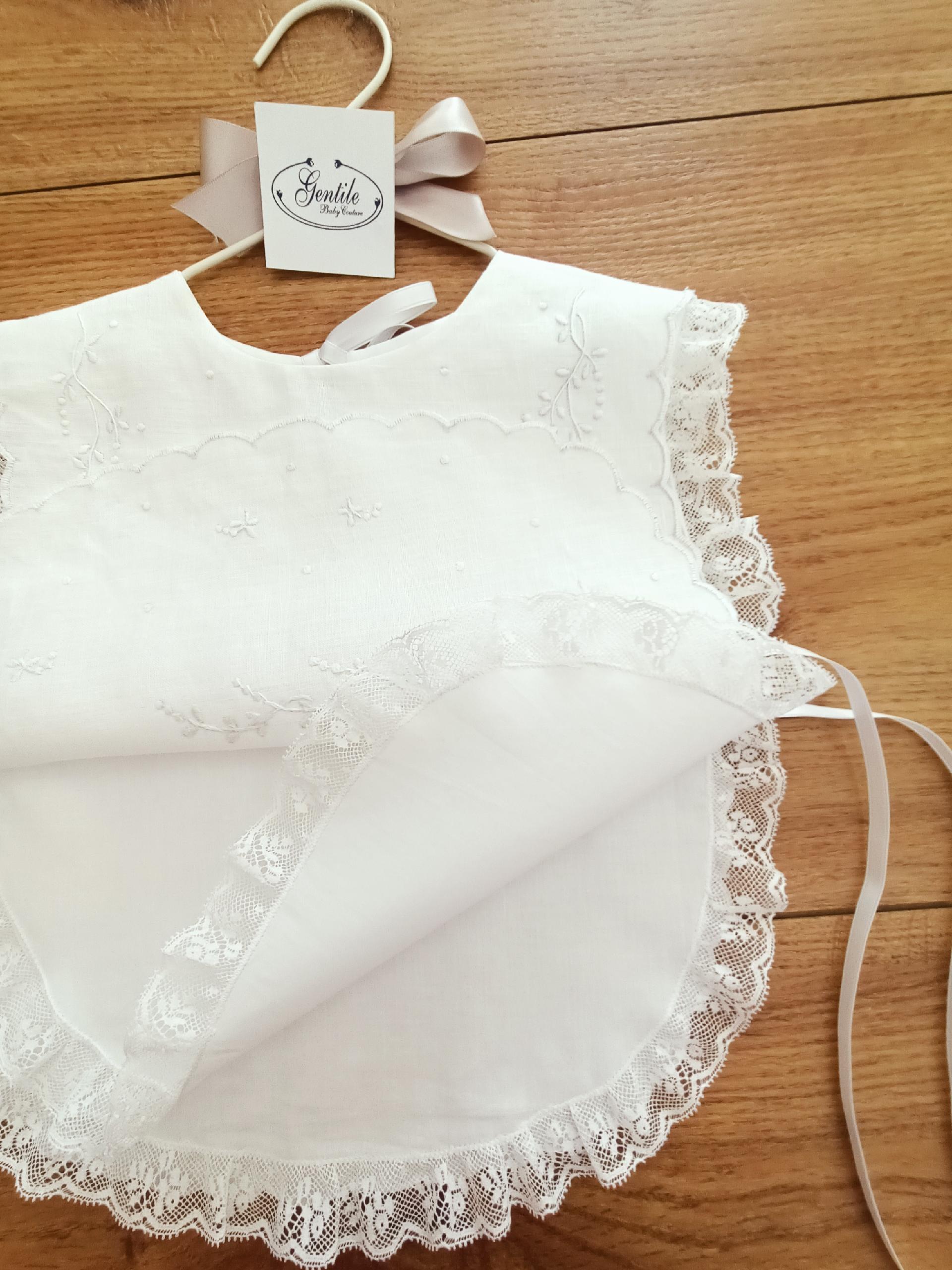 Camice/Bavetta battesimale in puro lino Gentile Baby Couture Ricamato a mano