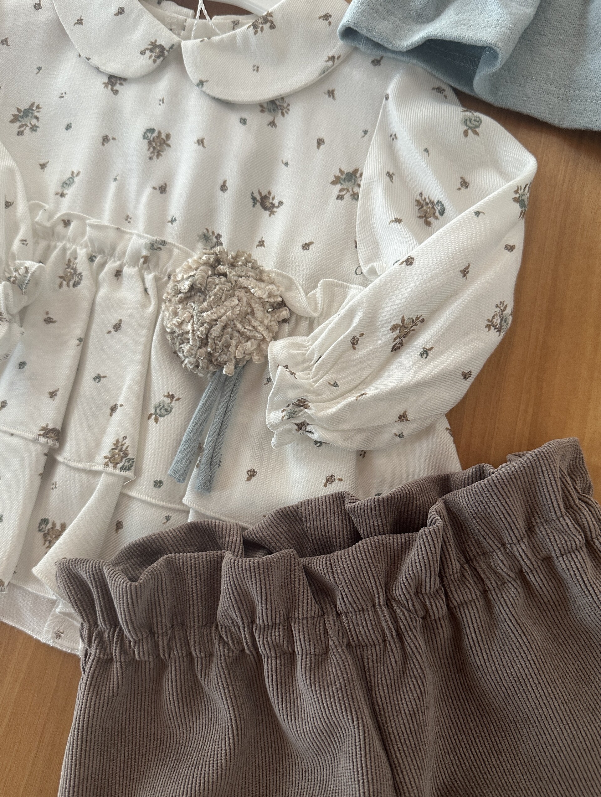 Completo 3 pezzi elegante Bianco Latte / Marrone / Polvere Barcellino