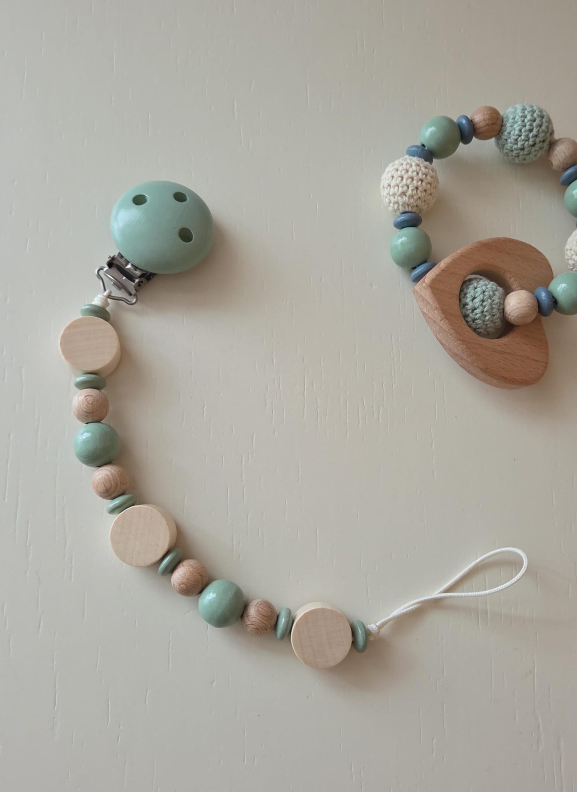 Catenella porta ciuccio in legno naturale Gentile Baby Couture Cerchi