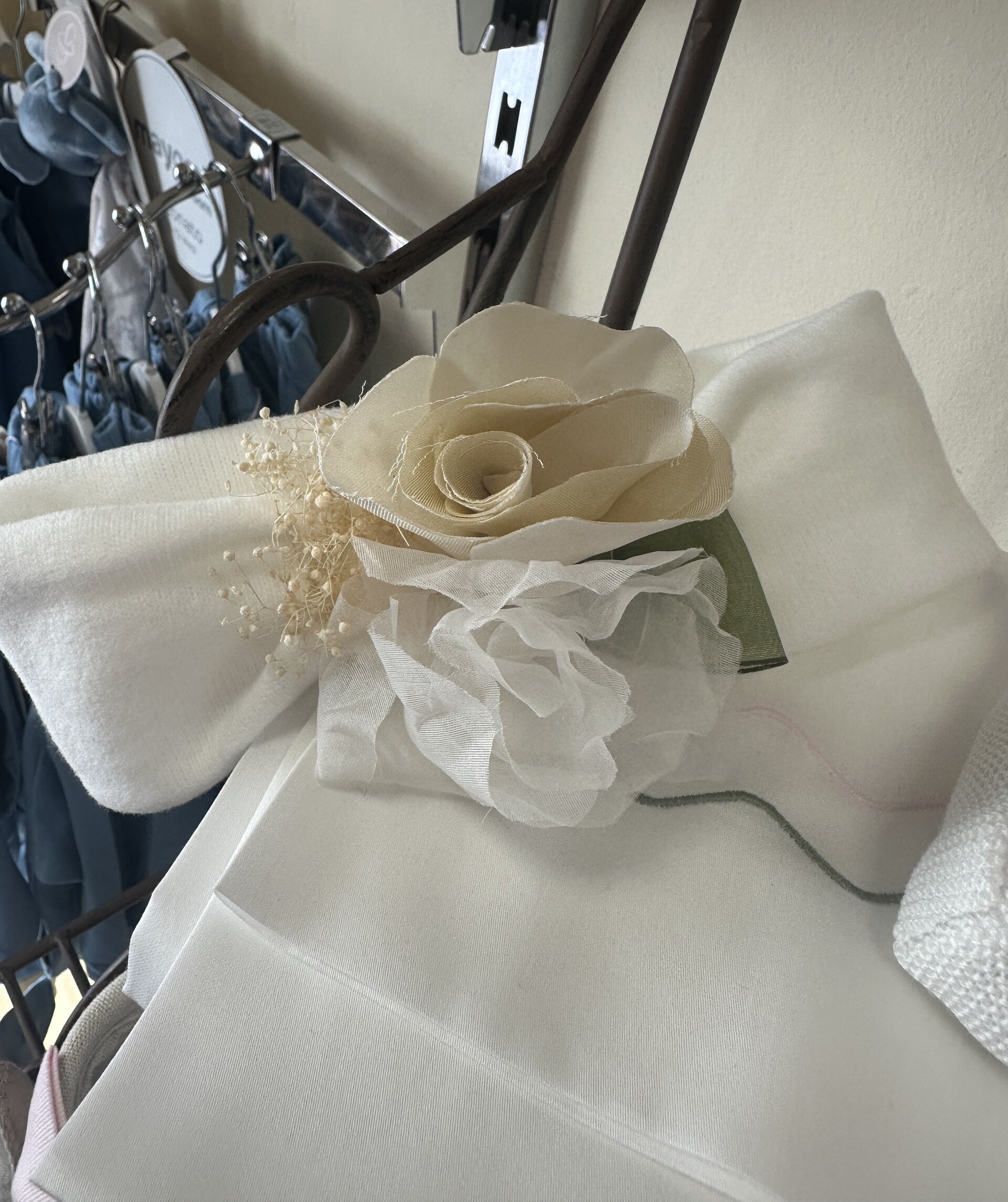 Abito elegante con tulle e fascetta Panna / Beige Barcellino
