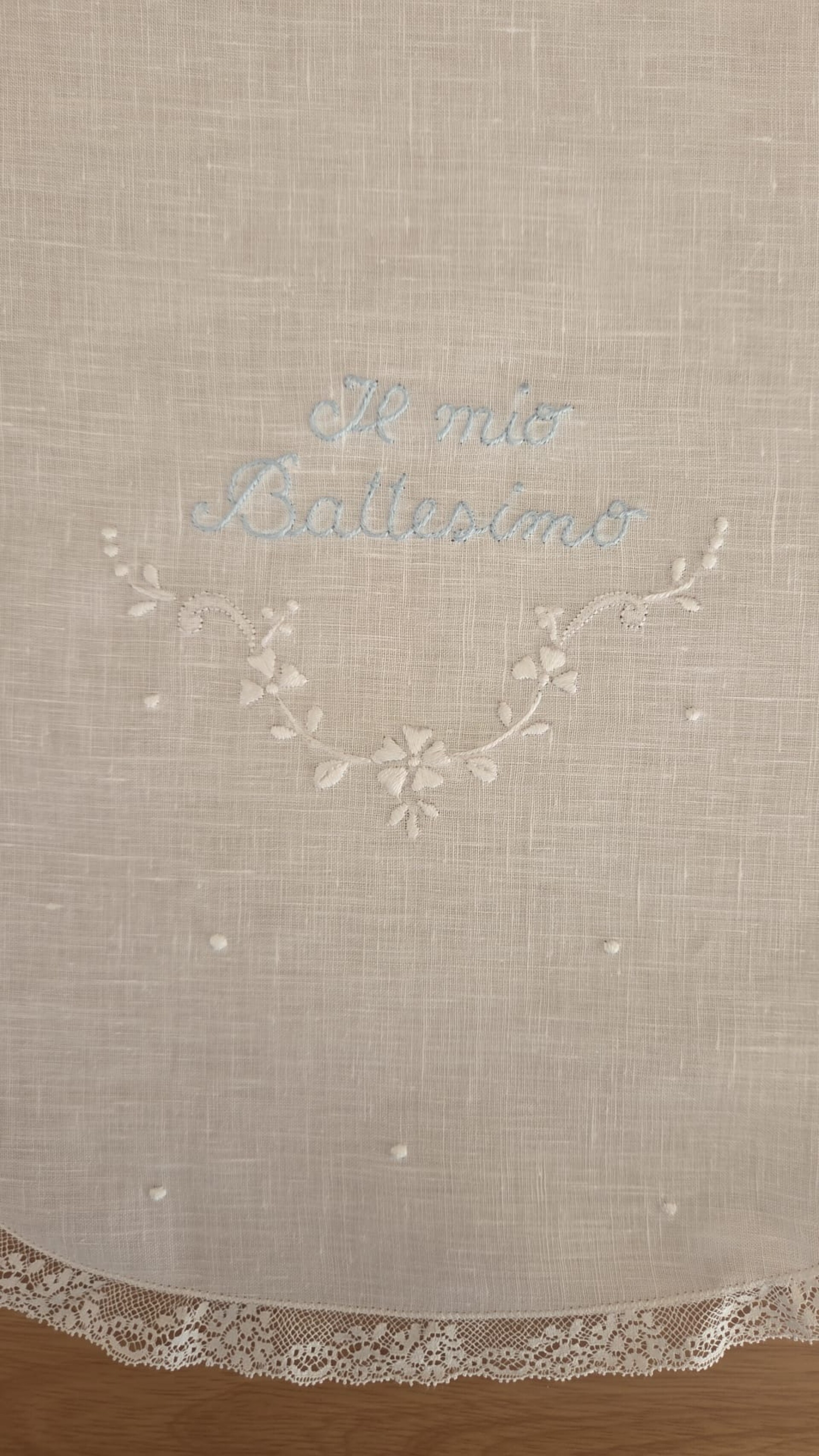 Set Camice Battesimo con fazzoletto in puro lino ricamato a mano Gentile Baby Couture