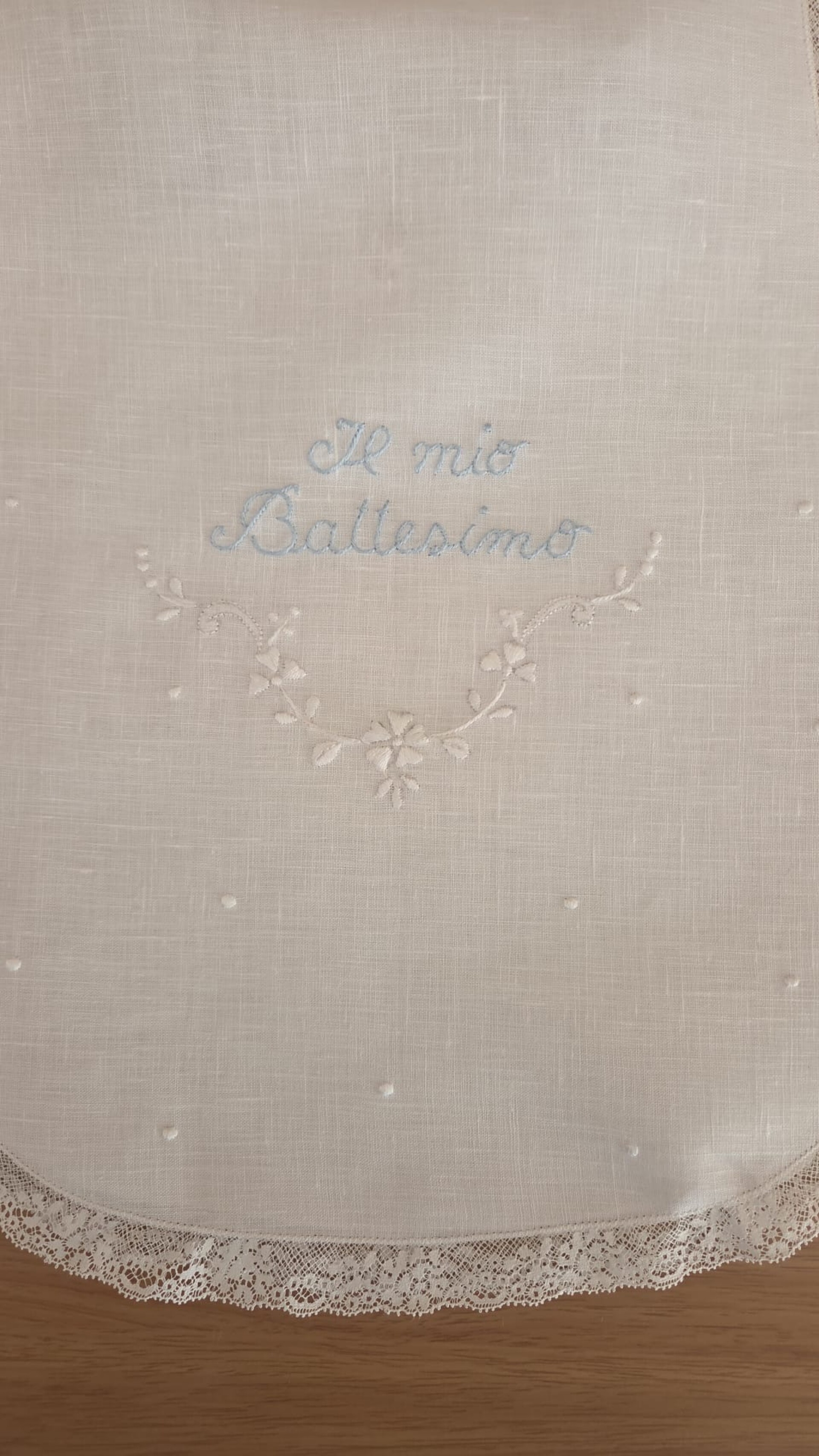 Set Camice Battesimo con fazzoletto in puro lino ricamato a mano Gentile Baby Couture