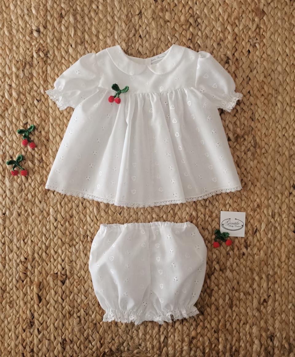 Completo nascita 2 pezzi manica corta in pizzo Sangallo Gentile Baby Couture Modello unico realizzato a mano