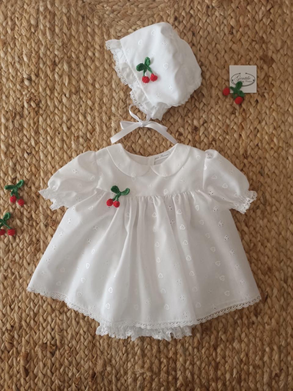 Completo nascita 2 pezzi manica corta in pizzo Sangallo Gentile Baby Couture Modello unico realizzato a mano