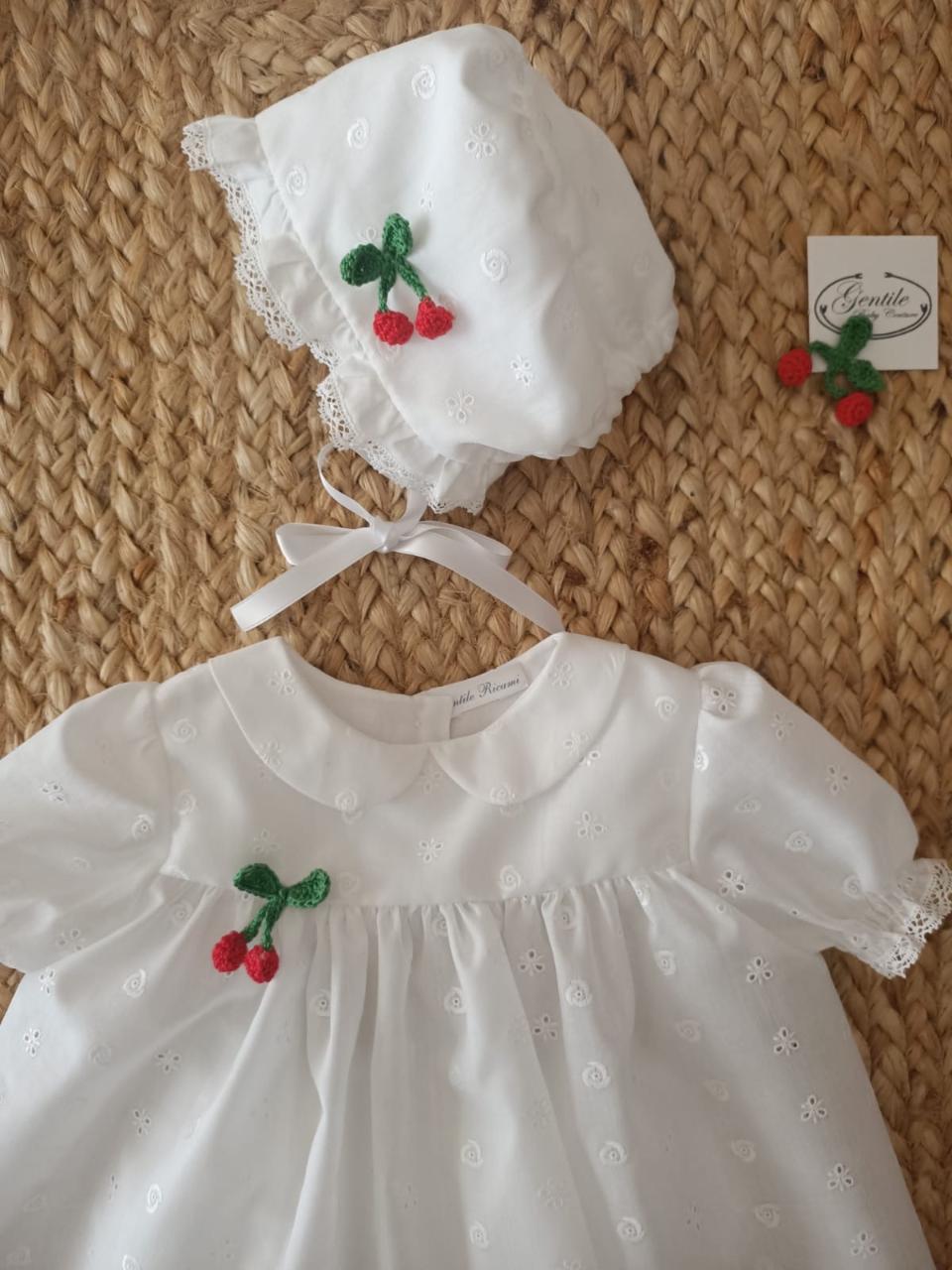 Completo nascita 2 pezzi manica corta in pizzo Sangallo Gentile Baby Couture Modello unico realizzato a mano