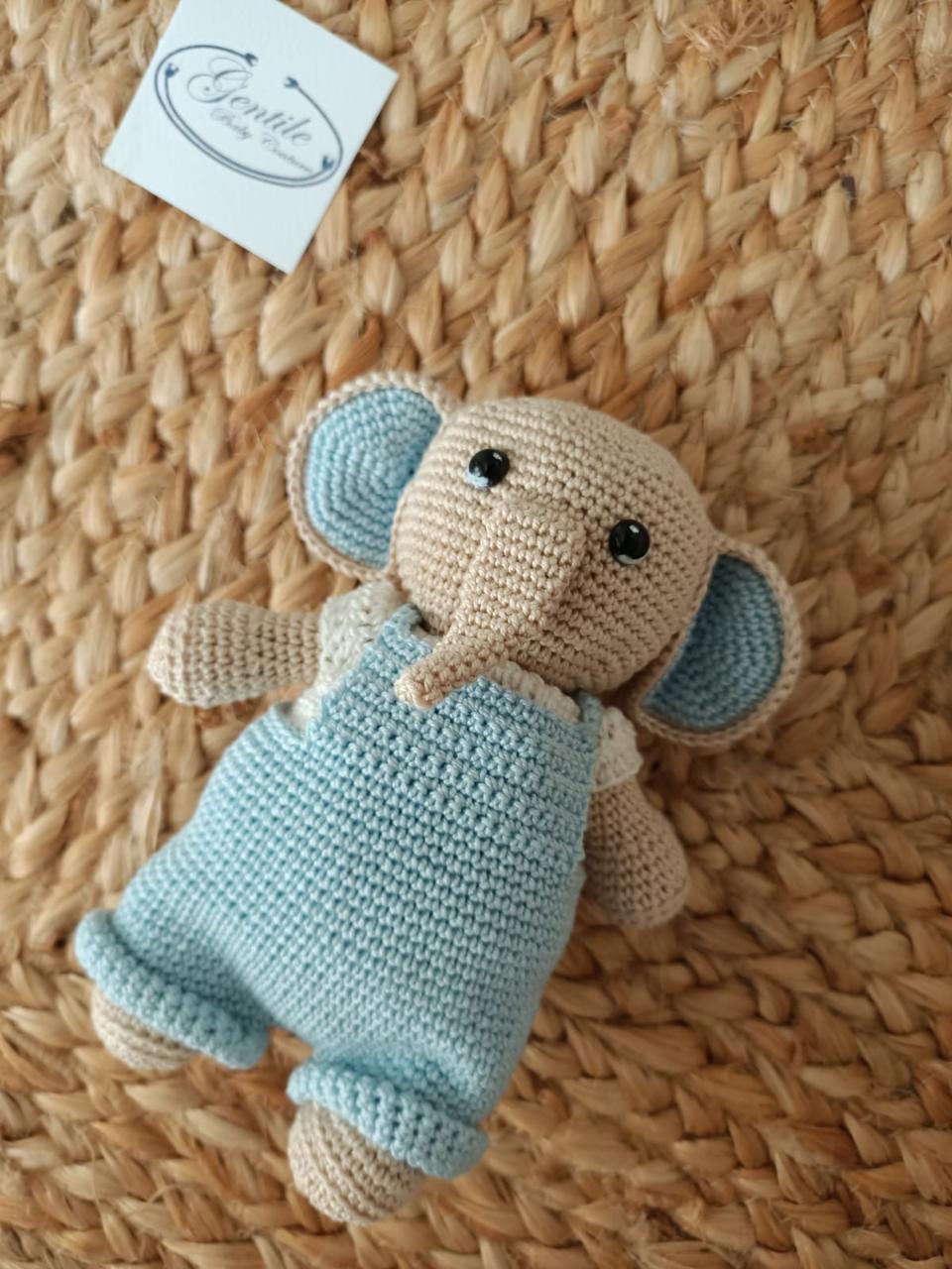 Elefantino Amigurumi Gentile Baby Couture Modello unico realizzato a mano