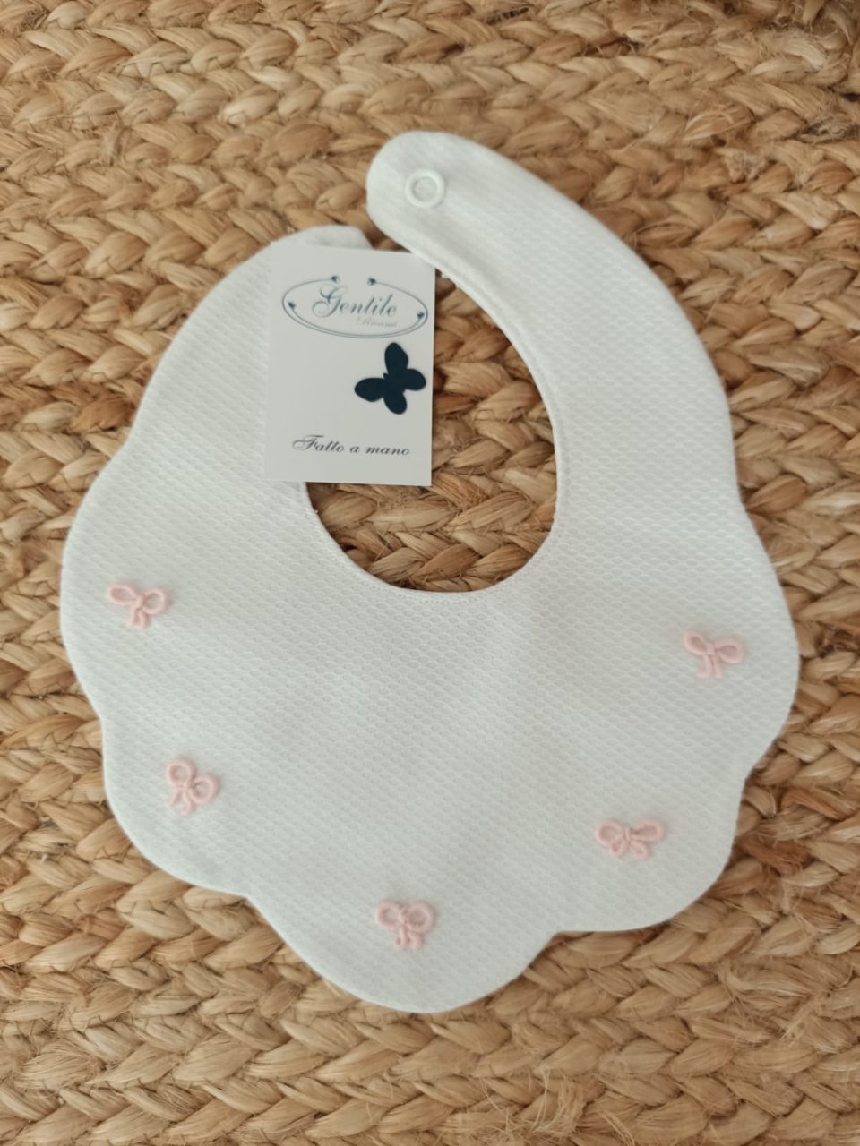 Bavetta in puro cotone ricamata a mano Fiocchetti Gentile Baby Couture Punto vapore