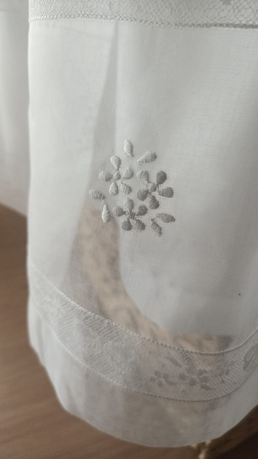 Abito da Battesimo in organza Bianca ricamato a mano taglia 6-9 mesi Gentile Baby Couture Ricamato a mano