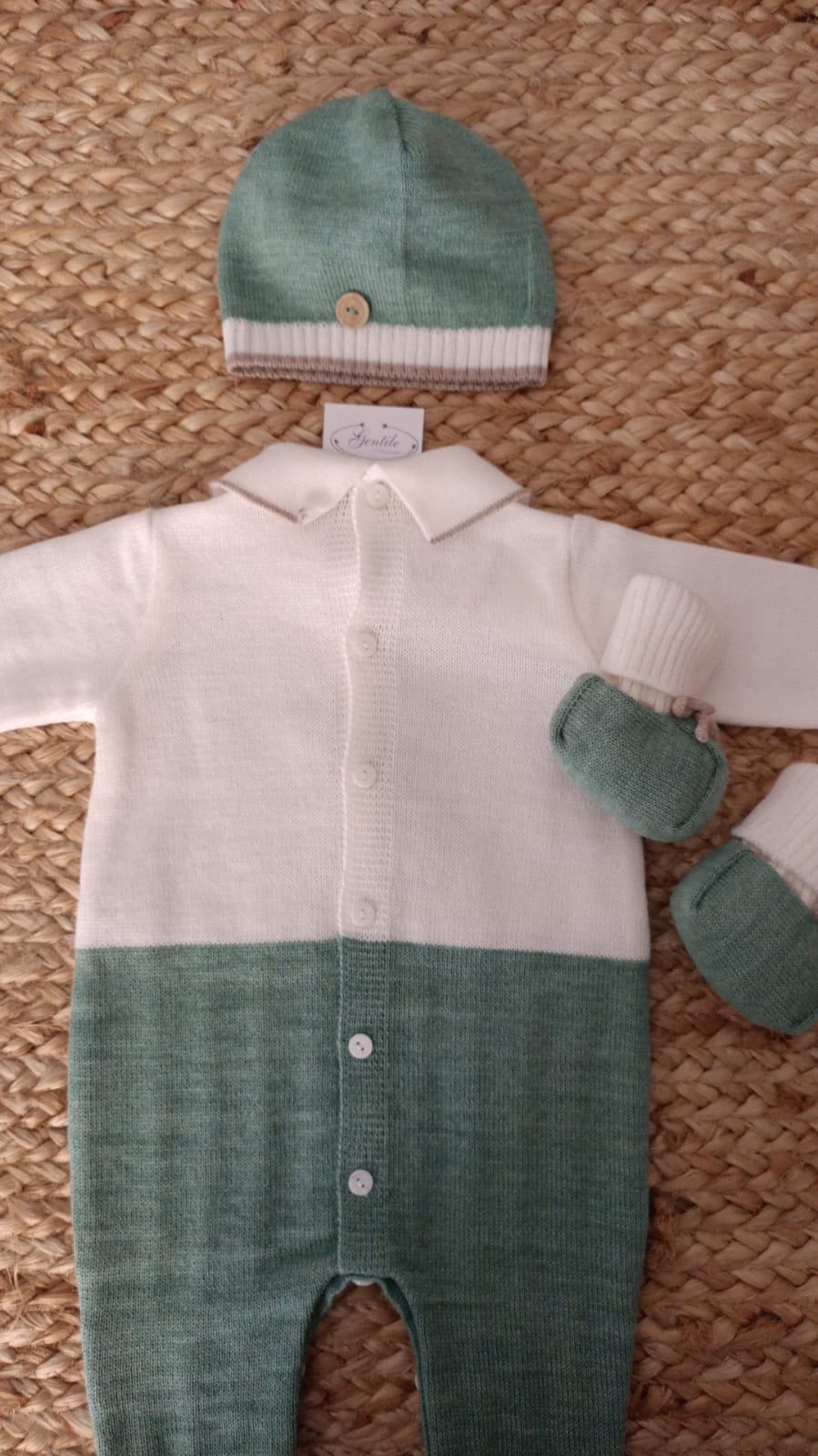 Tutina con cappellino e babbucce in misto lana Panna / Verde / Tortora taglia 3 mesi Bimbalò Orsetto
