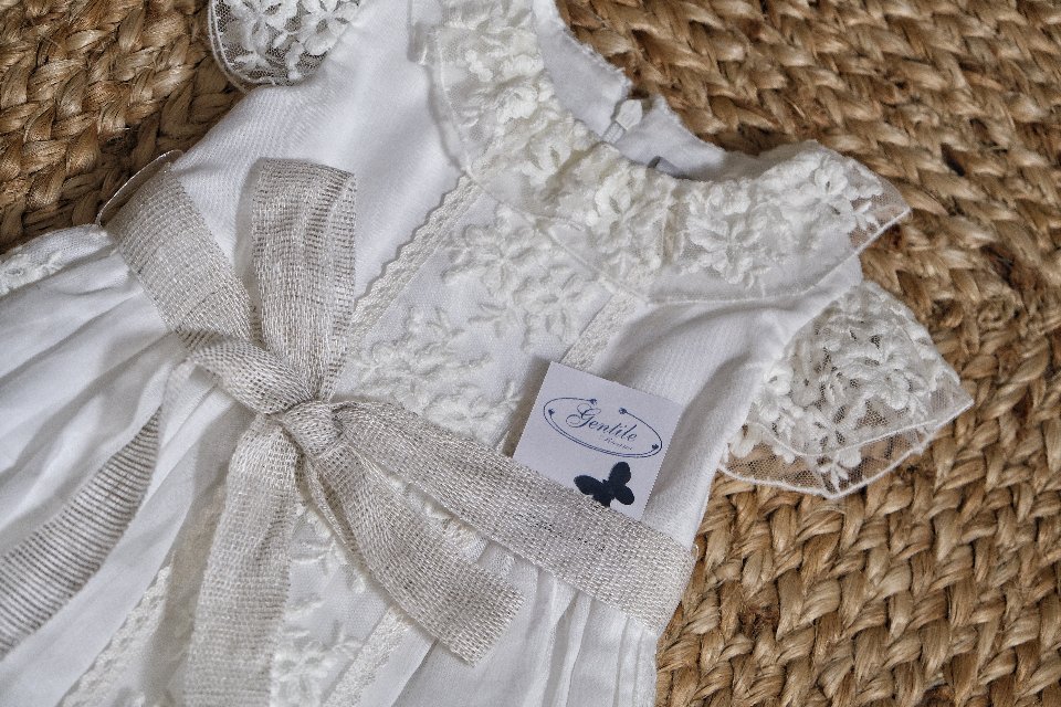 Abito elegante con pizzo ricamato Vaniglia taglia 9-12 mesi Marlù