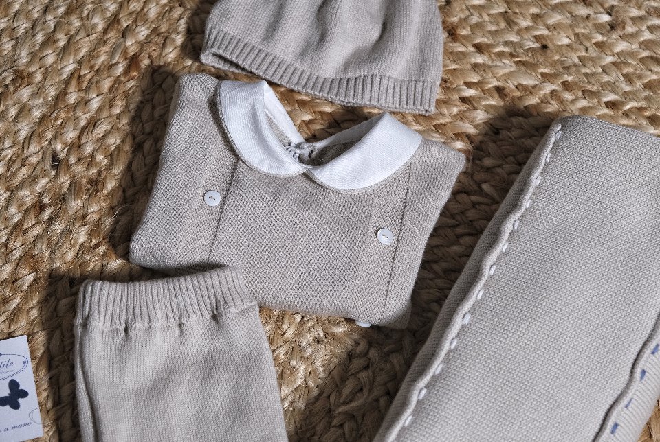 Completo 2 pezzi con cappellino e babbucce in filo di puro cotone Corda taglia 3 mesi Le Coconne