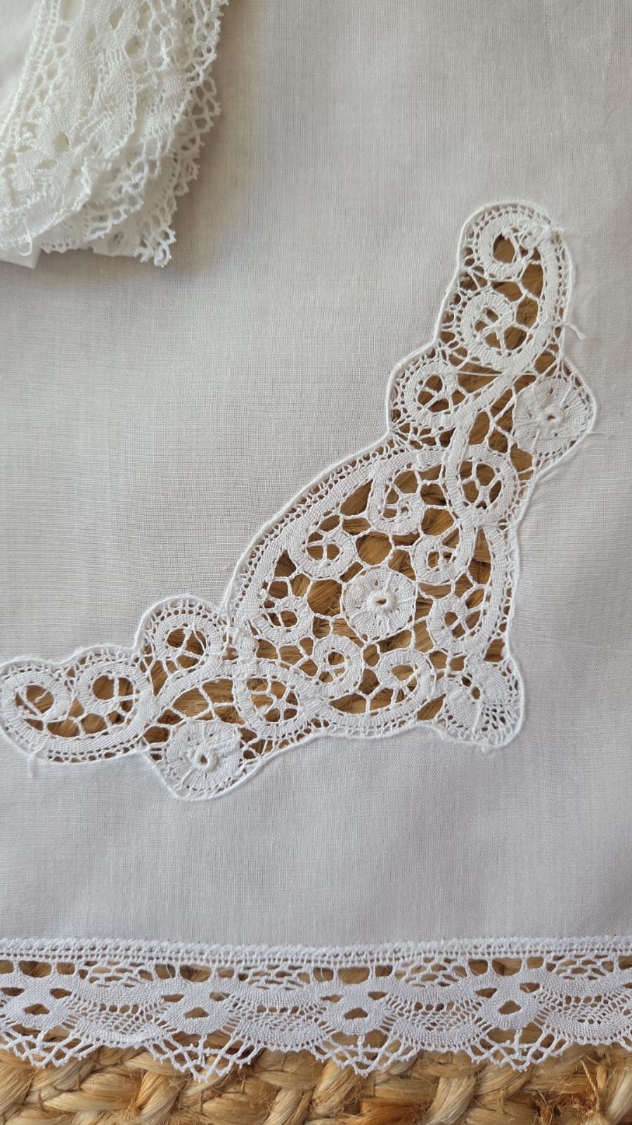 Mussole in puro cotone con pizzo di Cantù Gentile Baby Couture