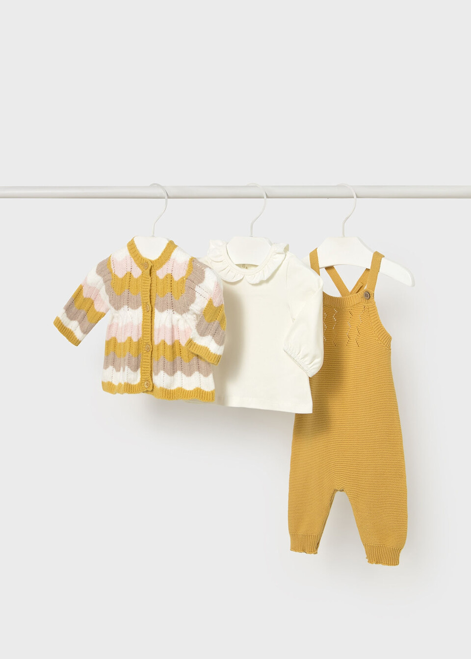 Completo salopette 3 pezzi in caldo cotone Giallo / Tortora / Rosa / Panna Mayoral