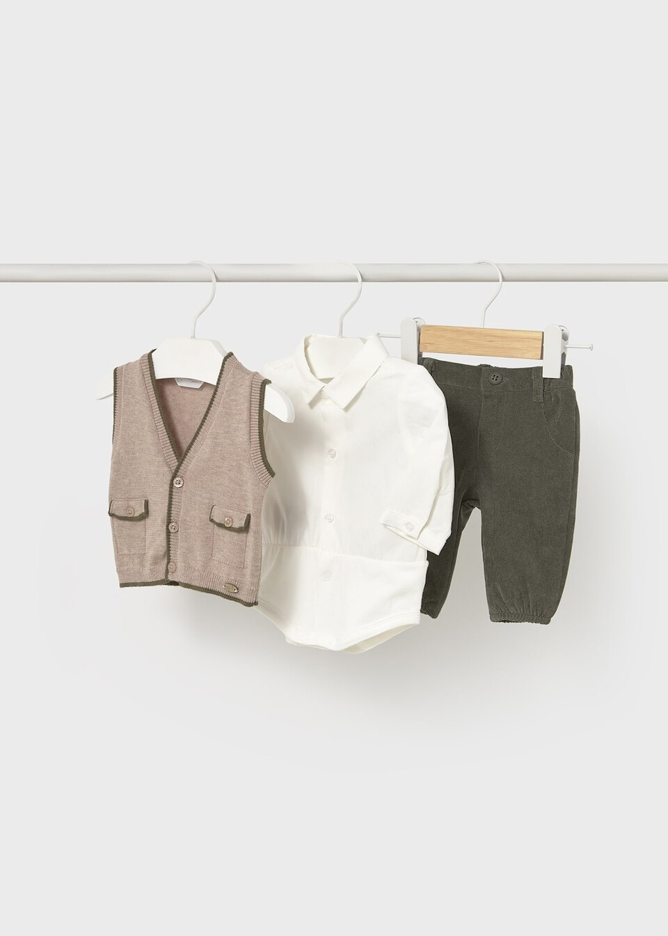 Completo 3 pezzi in caldo cotone Beige / Verde Mayoral