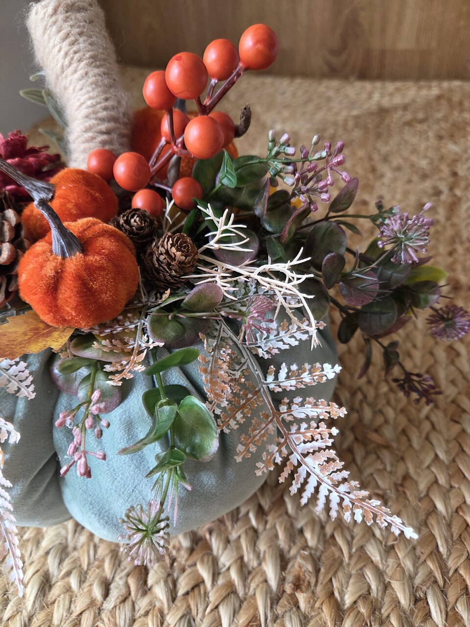 Zucca decorativa in velluto con fiori e rami Gentile Ricami Grande