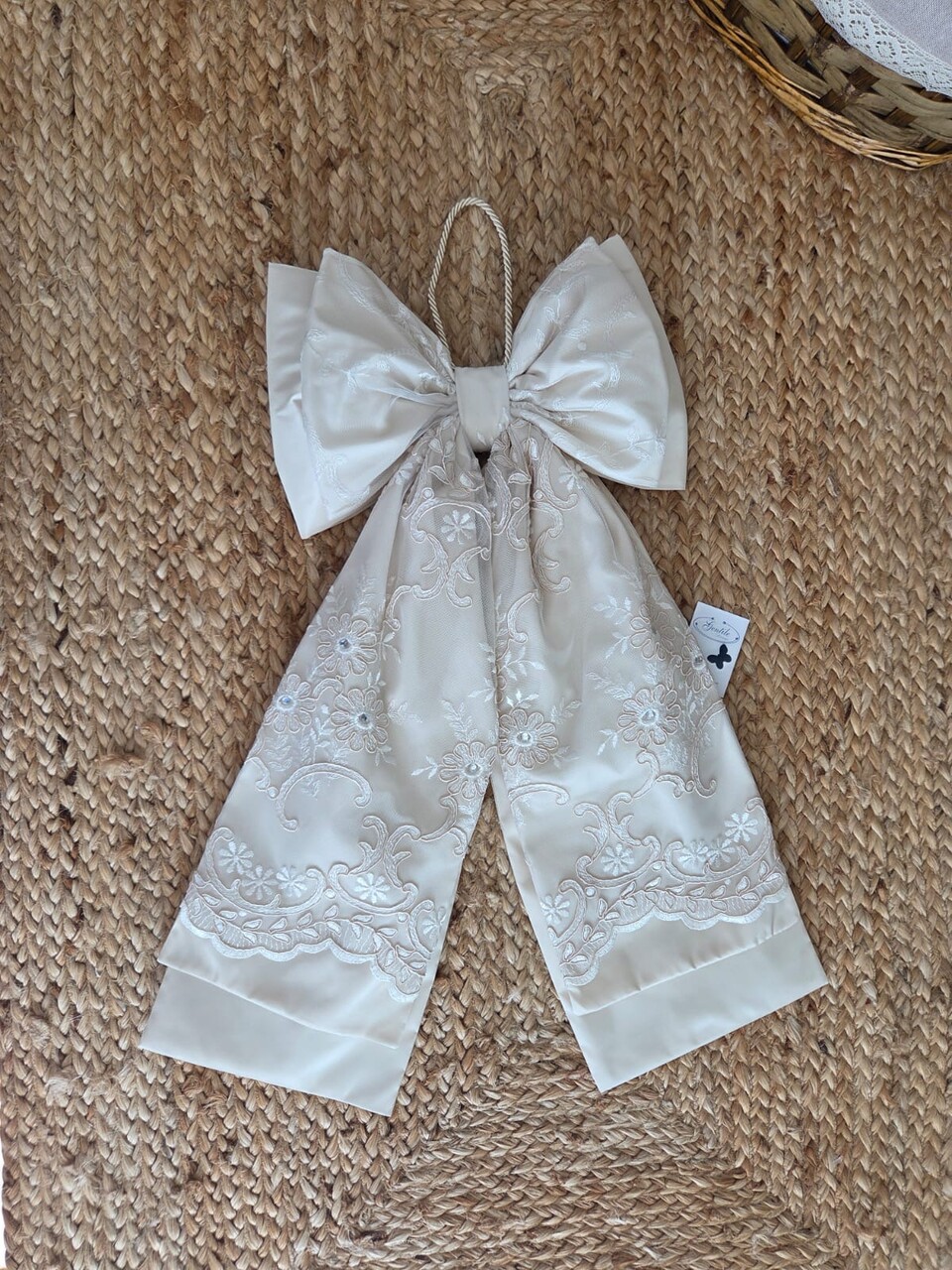 Doppio fiocco a falde rette in taffetà crema e pizzo in tulle a rilievo Gentile Ricami Grande