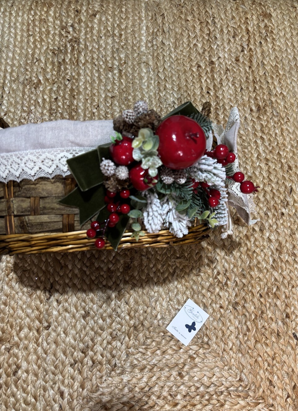 Cesto Natalizio in vimini con cotone e merletto Gentile Ricami