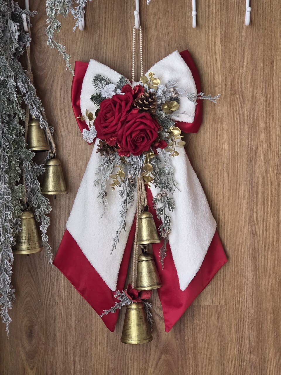 Fiocco natalizio in velluto Rosso e lana bouclé con campanacci Gentile Ricami