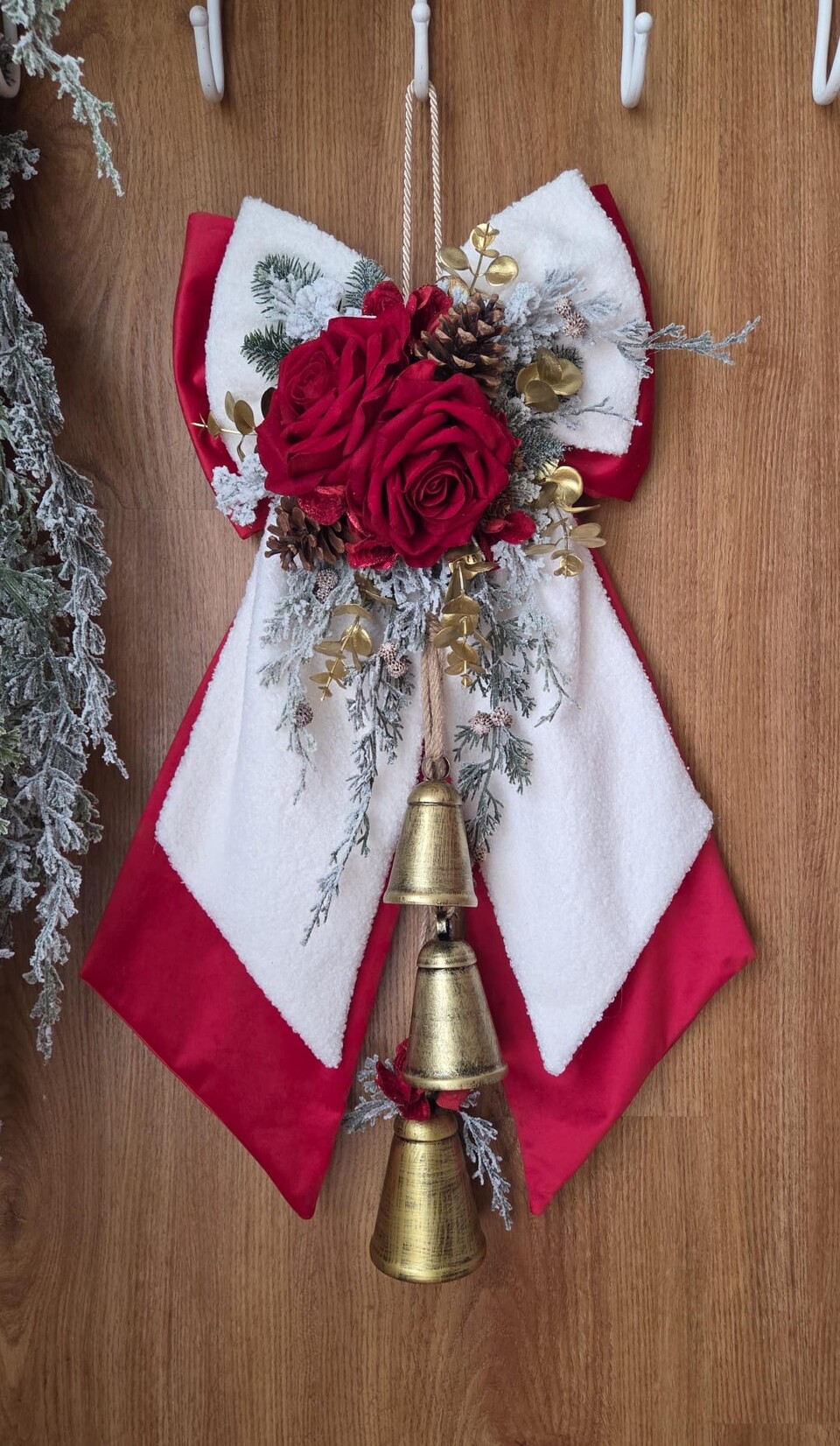 Fiocco natalizio in velluto Rosso e lana bouclé con campanacci Gentile Ricami