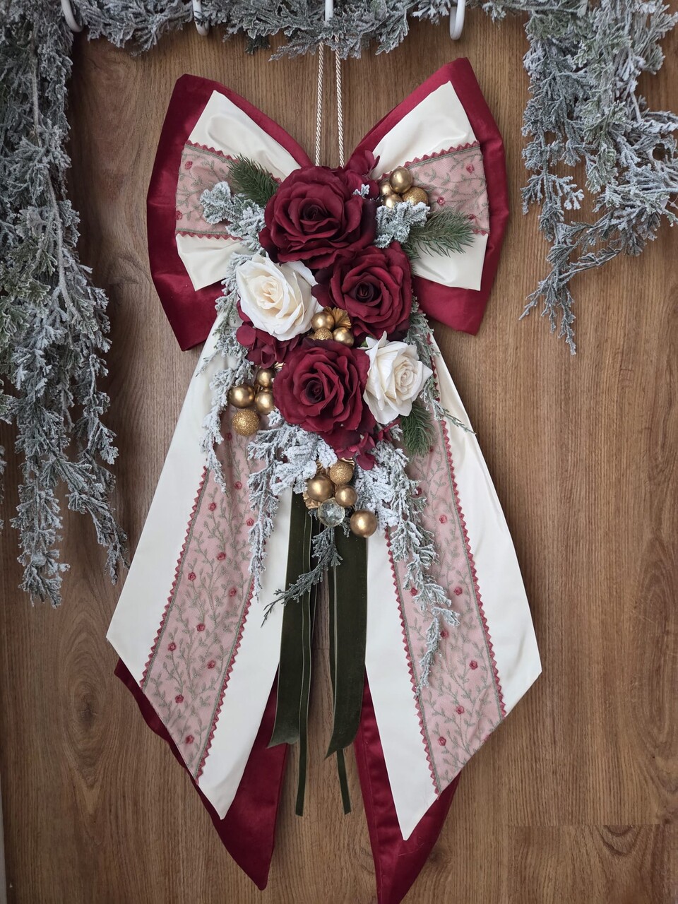Maxi fiocco natalizio in velluto Bordeaux, taffetà e pizzo in tulle di cotone Gentile Ricami