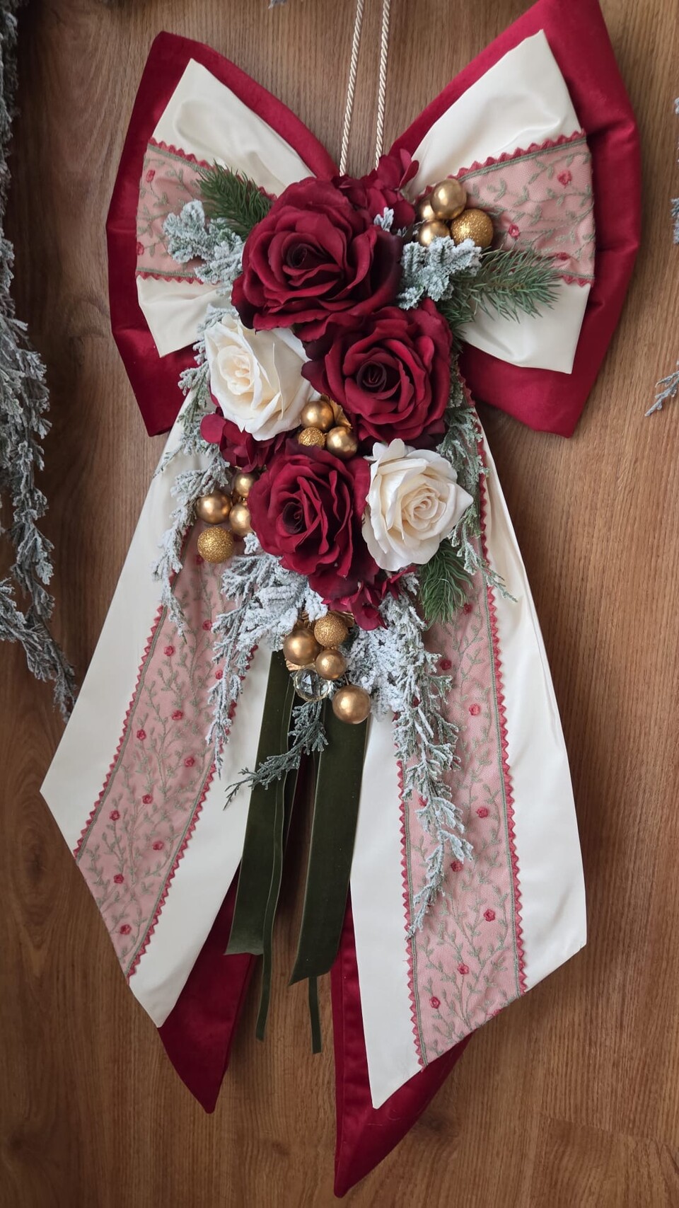 Maxi fiocco natalizio in velluto Bordeaux, taffetà e pizzo in tulle di cotone Gentile Ricami