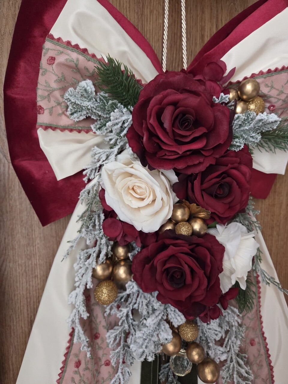 Maxi fiocco natalizio in velluto Bordeaux, taffetà e pizzo in tulle di cotone Gentile Ricami