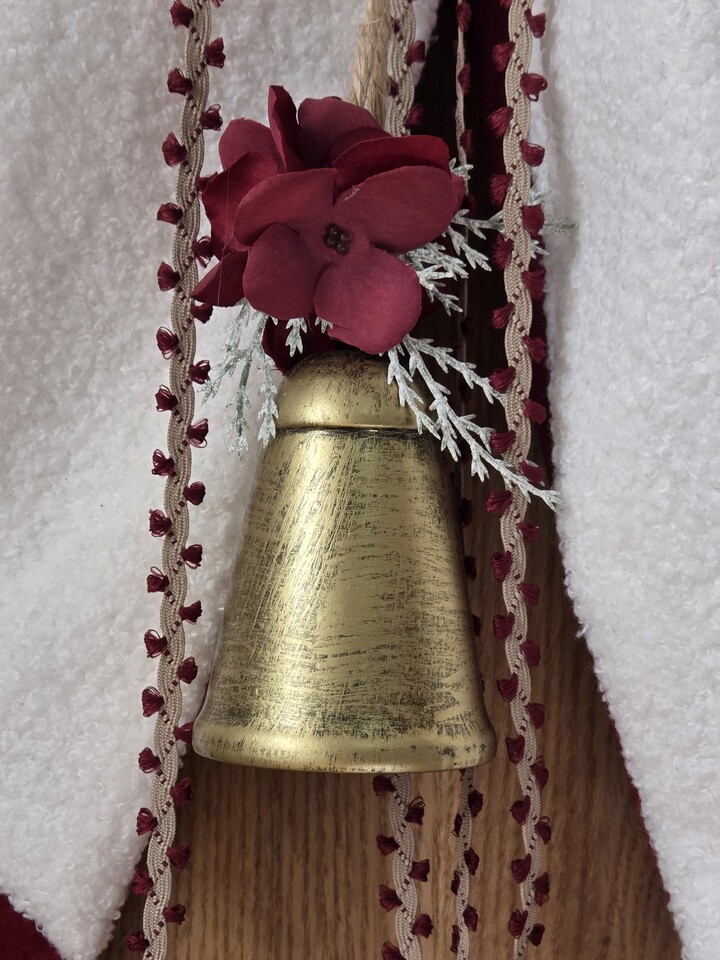 Fiocco natalizio in velluto bordeaux e lana bouclé con campana Gentile Ricami